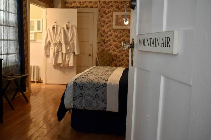 Room 15 of 64