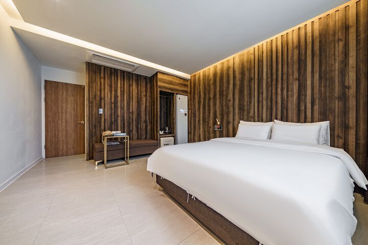 Room 70 of 141