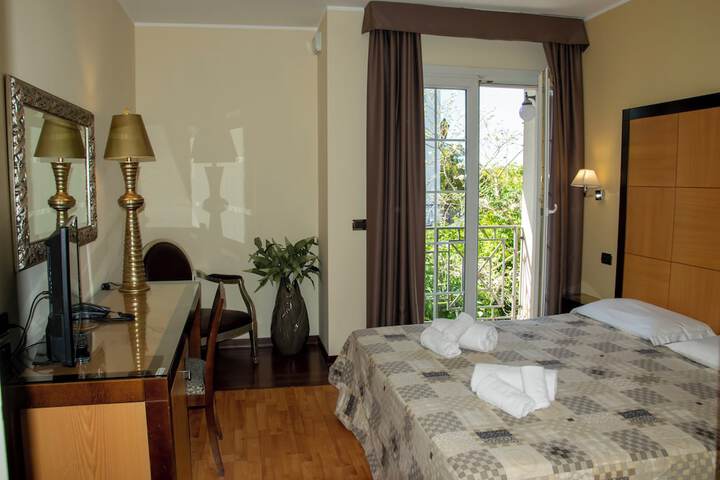 Room 6 of 46
