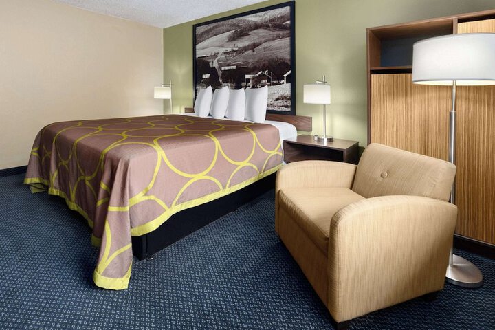 1 King Bed (2 of 3)