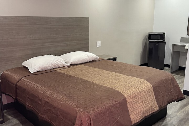 Photo of Welcome Inn & Suites