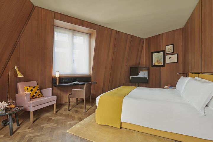 Room 38 of 241