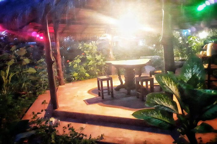 Dining 7 of 11
