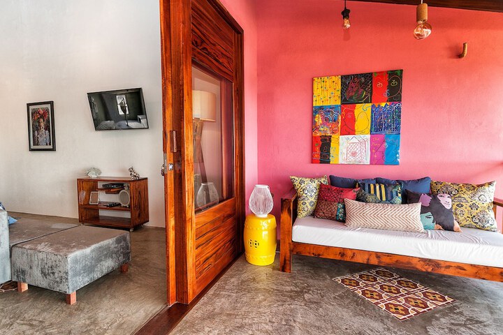 Room 15 of 33
