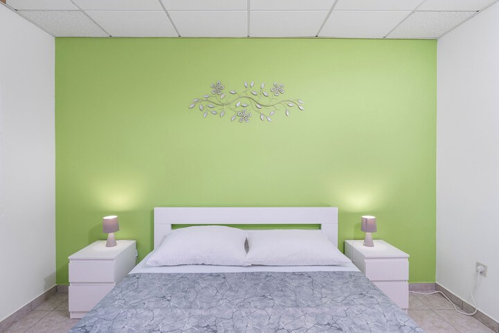 Room 2 of 88