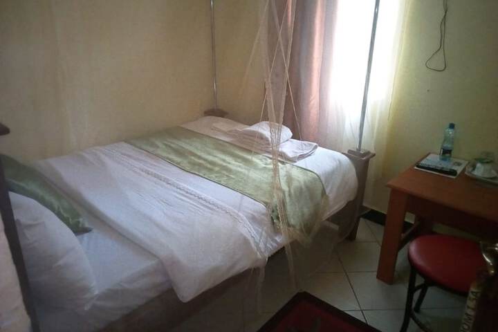 Room 6 of 17