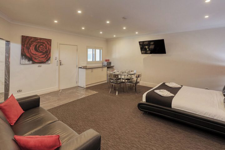 Room 2 of 37