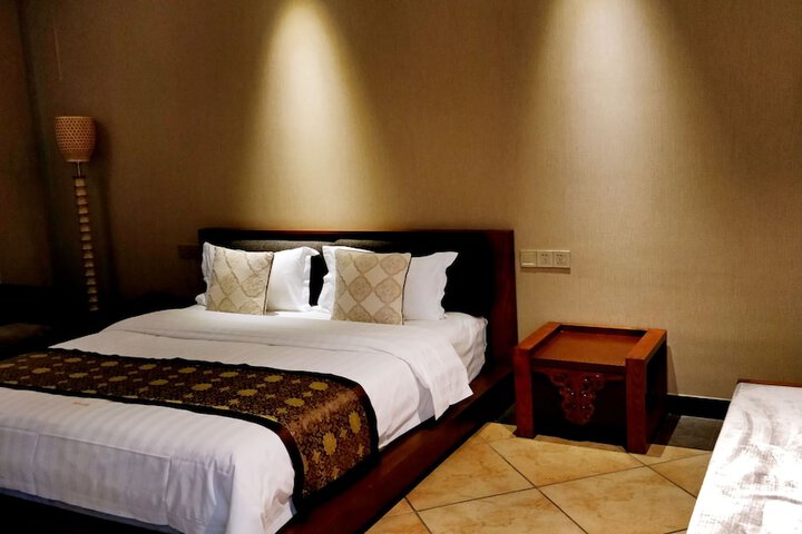 Room 28 of 82