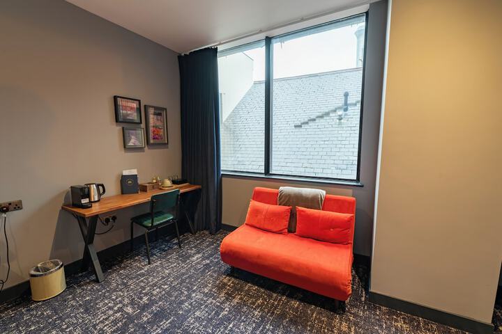 Room 50 of 144