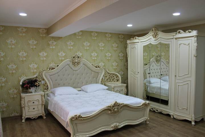 Room 6 of 33