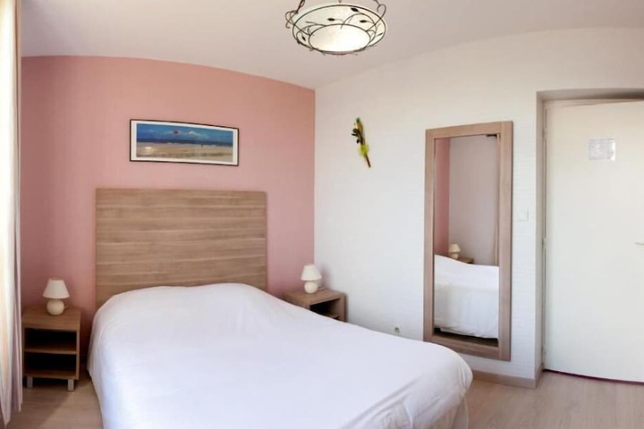 Room 9 of 34