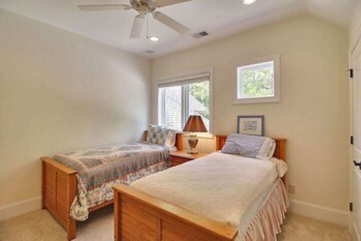 Room 25 of 27