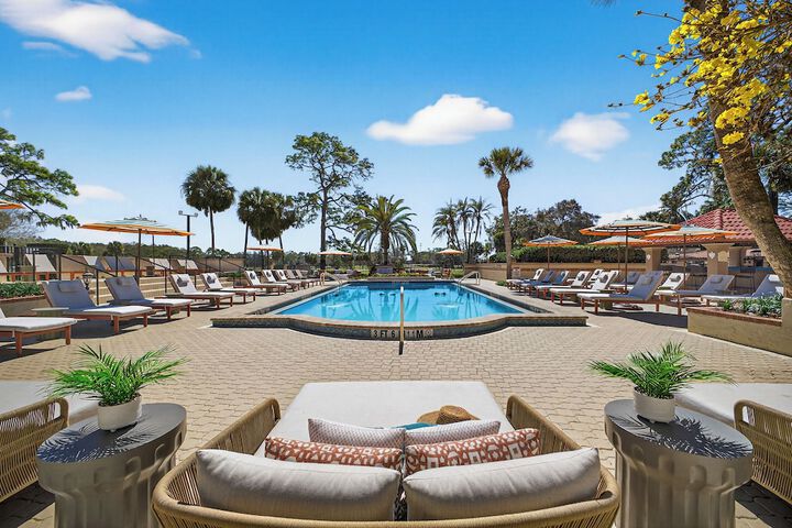 Pool Hotel