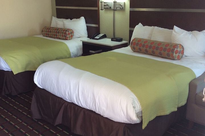 2 Double Beds (6 of 8)