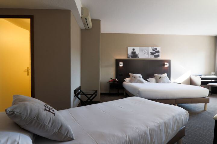 Room 15 of 48