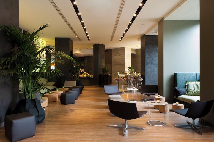 Entrance & Lobby