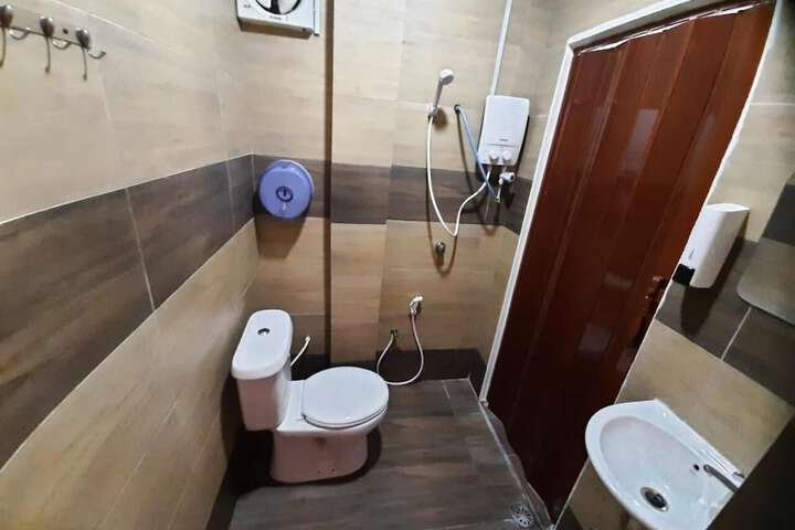 Room 32 of 45