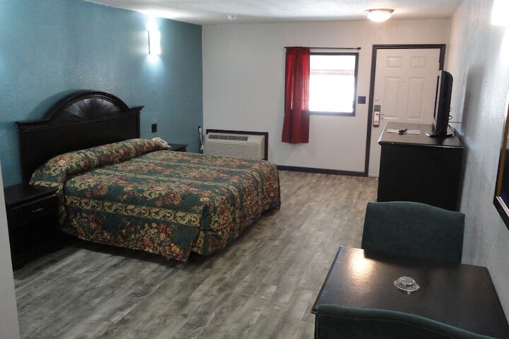 Room 10 of 30