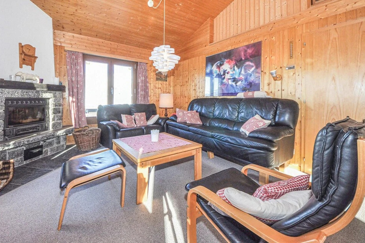Room 5 of 15