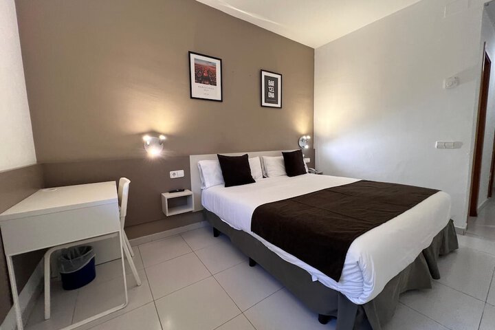 Room 9 of 80