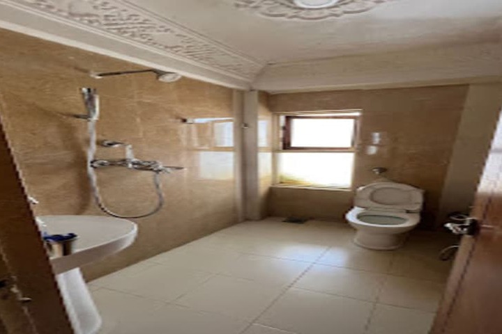 Room 8 of 10