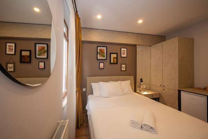 Room 40 of 98