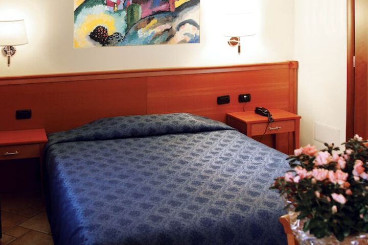 Room 7 of 120