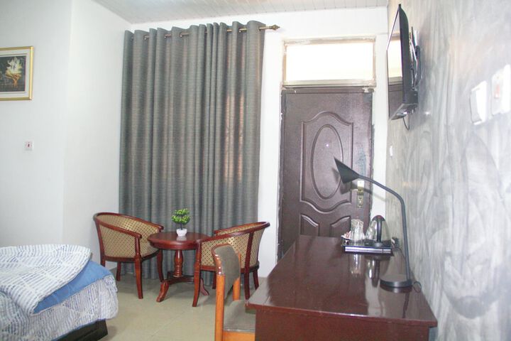 Room 11 of 42