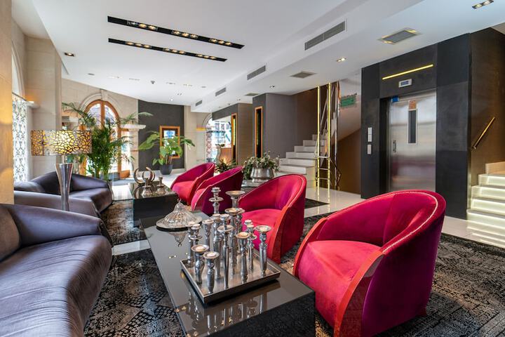 Entrance & Lobby