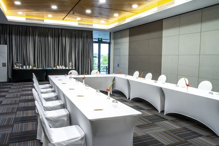 Business Center 32 of 41