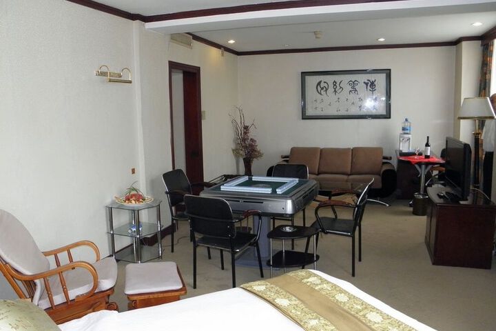 Room 8 of 22