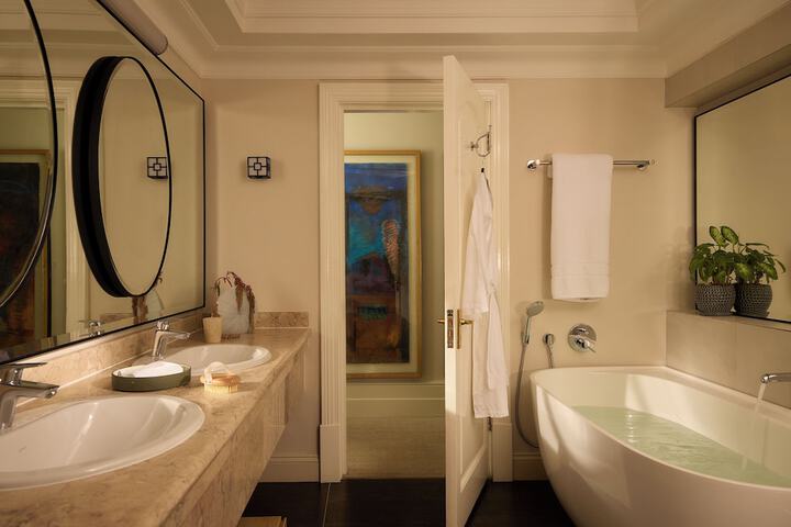 Room 113 of 215