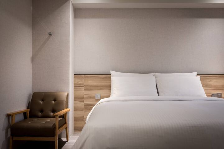 Room 13 of 44