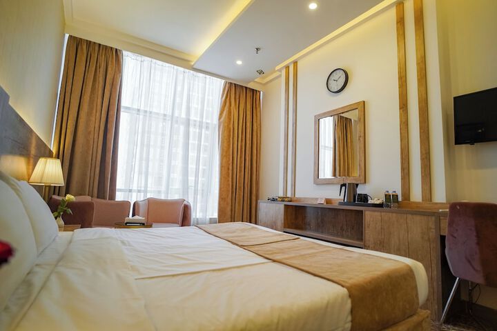 Room 8 of 28