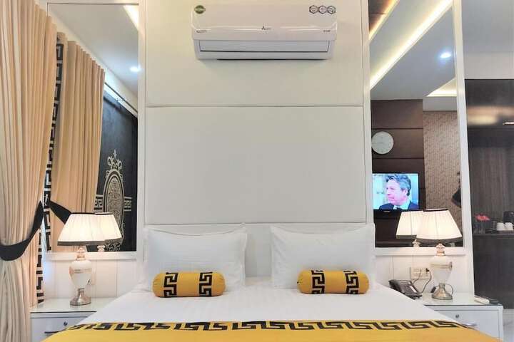 Room 4 of 6