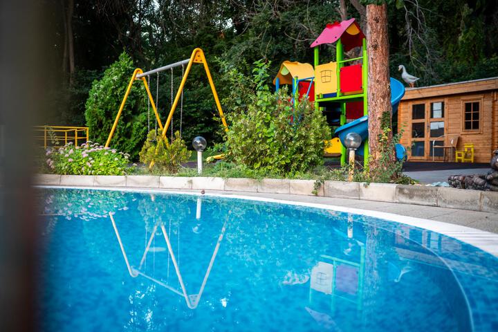 Pool 57 of 58
