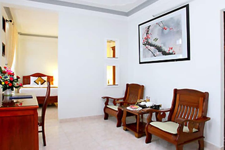 Room 5 of 18