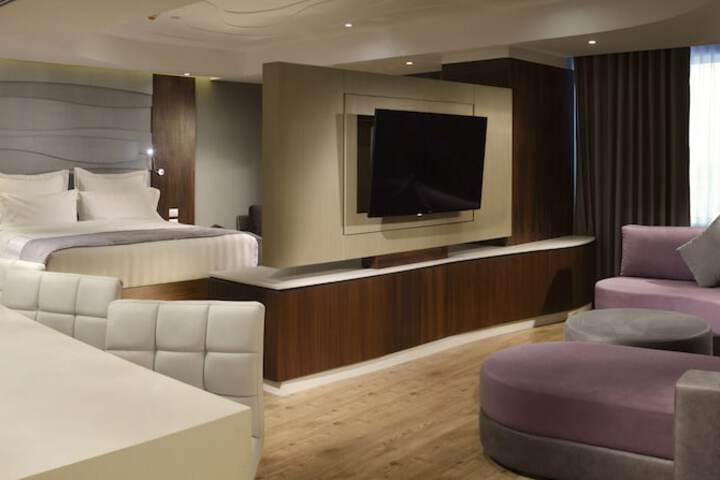 Room 4 of 31
