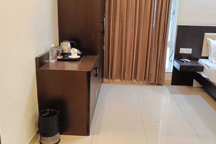 Room 7 of 28