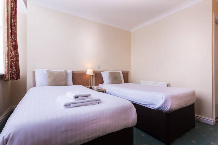 Room 8 of 38