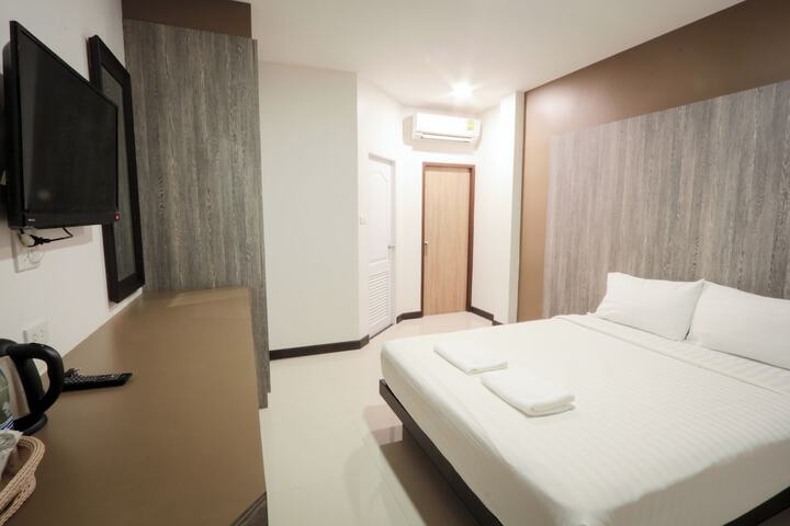 Room 15 of 40