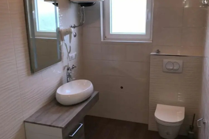 Room 9 of 14