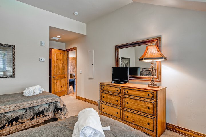 Room 2 of 209