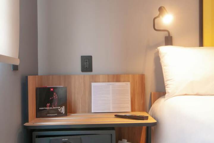Room 28 of 61