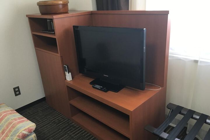 Room 10 of 33