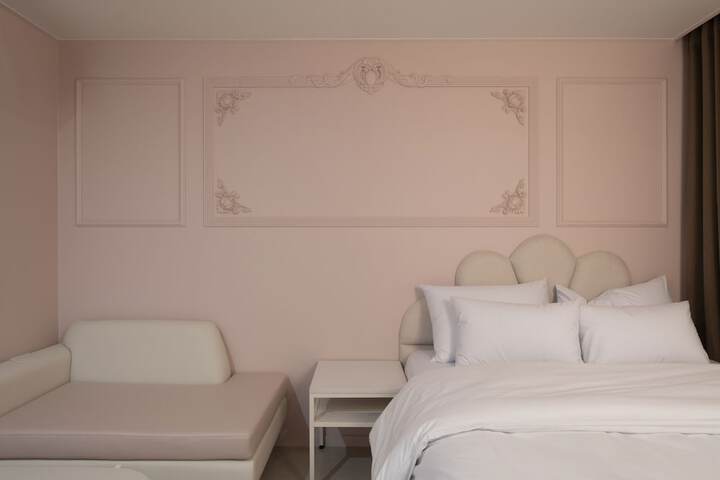 Room 4 of 25