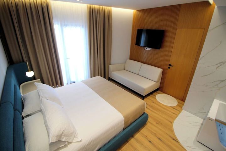 Room 5 of 49
