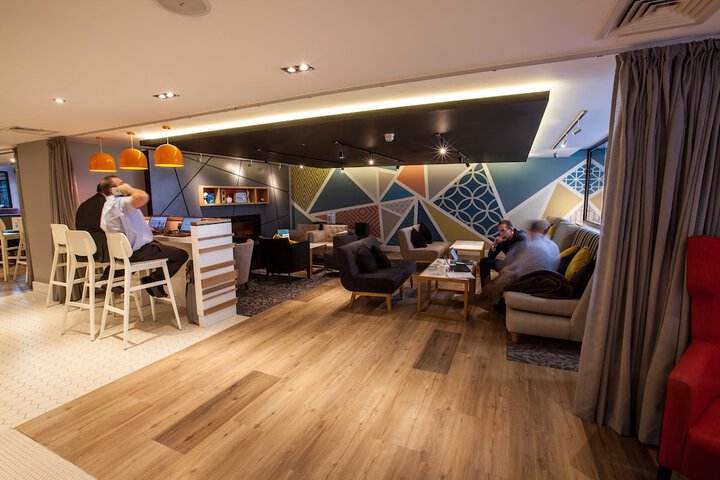 Lounge 96 of 130