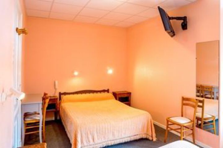 Room 4 of 12