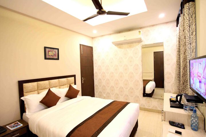 Room 5 of 60